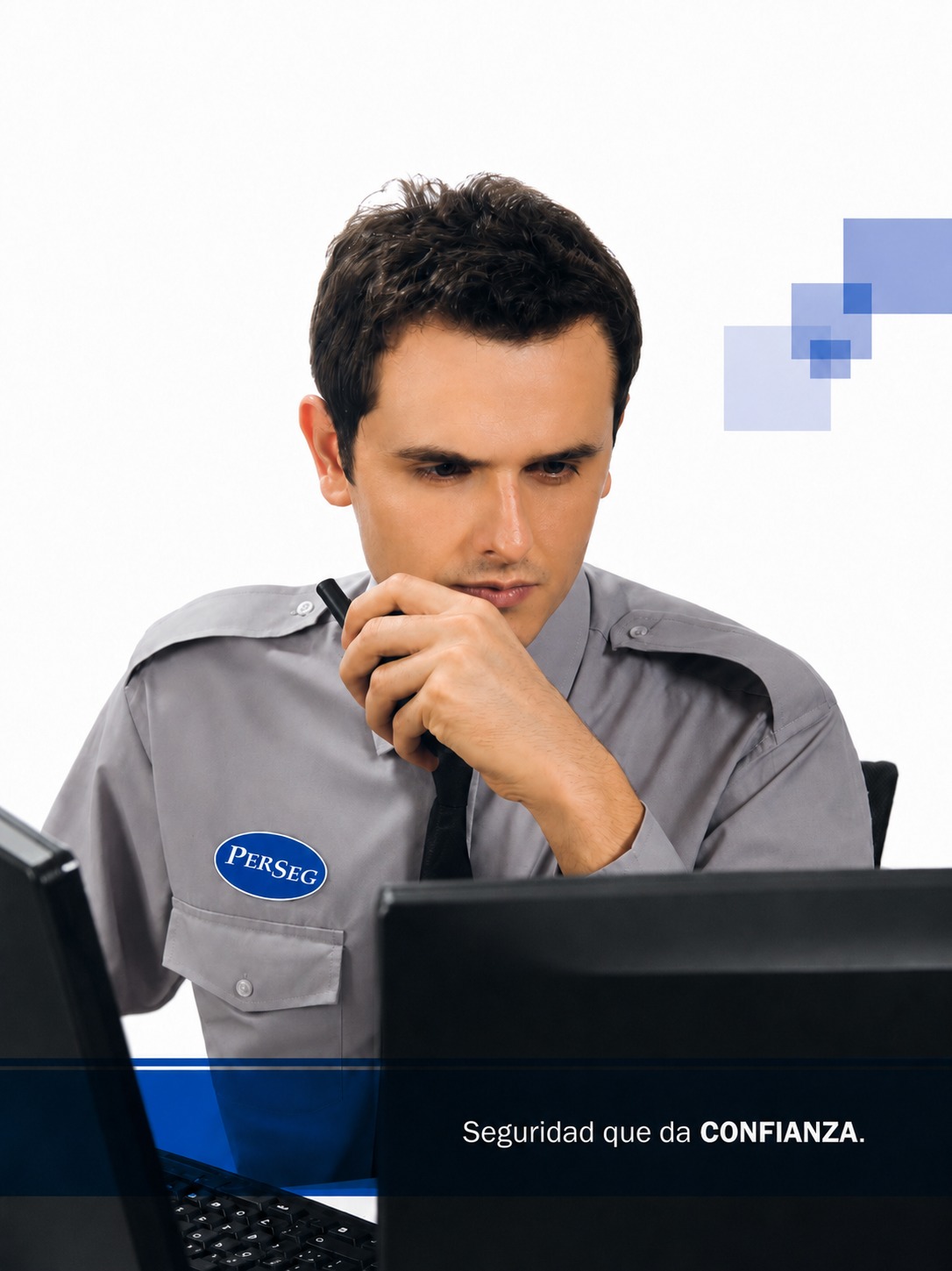 Personal de Perfecta Seguridad en Centro de Control
